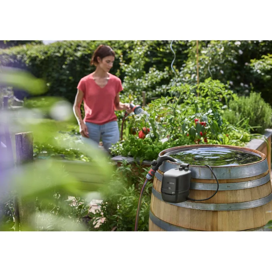 Akkusadevesipainepumppu Gardena 2600 Comfort 18V, P4A akulla
