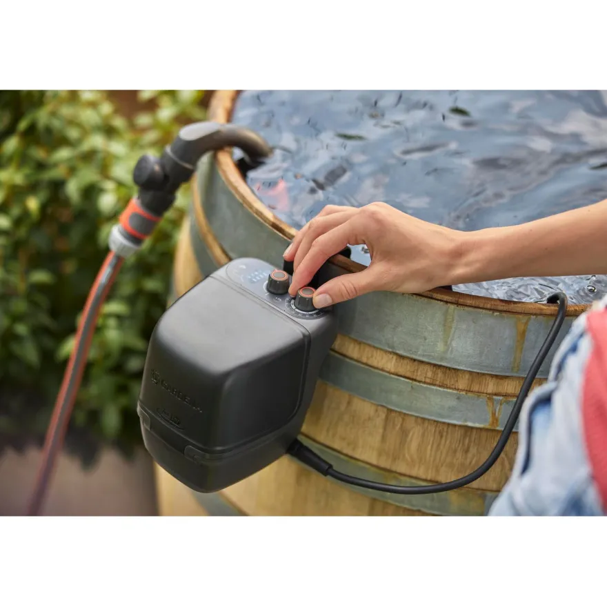 Akkusadevesipainepumppu Gardena 2600 Comfort 18V, P4A akulla