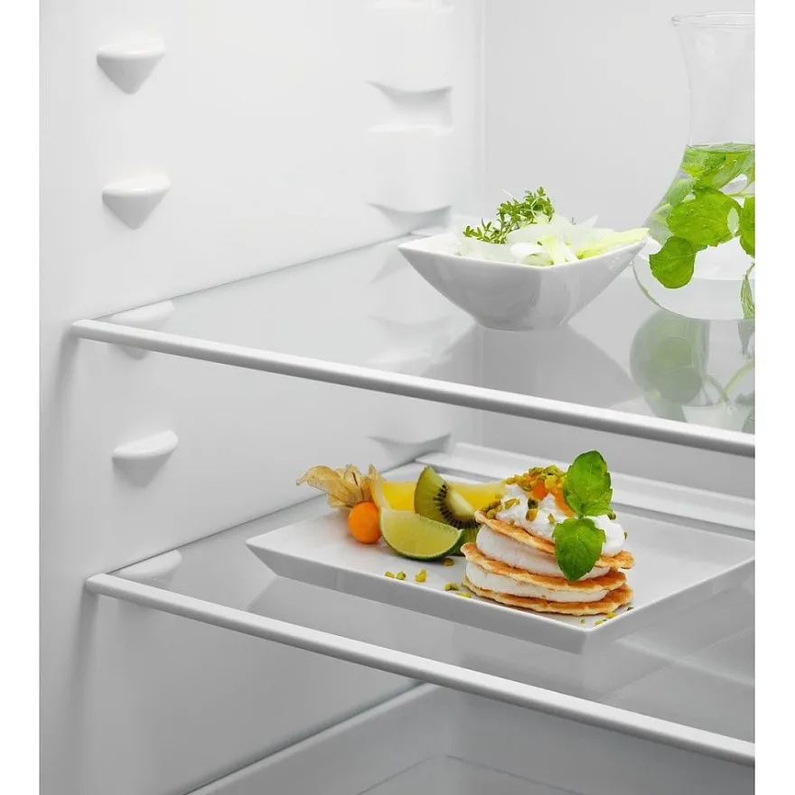 Jääkaappipakastin Electrolux Series 700 ENG7TE18S, 54.6cm, 194/62 l, integroitava