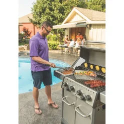 Kaasugrilli Broil King Regal S 490 IR, 4 poltinta, sivukeitin infrapunalla, varraspaahdin