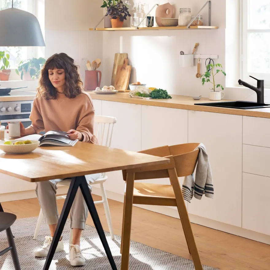 Keittiöhana Hansgrohe Zesis M33 150 2 jet, ulosvedettävä juoksuputki, sBox lite, mattamusta