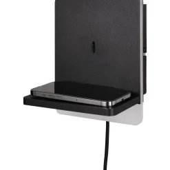 LED-seinävalaisin latausasemalla Trio Fairfield