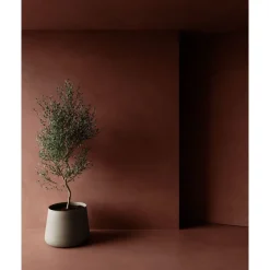 Mikrosementtipaketti Basebeton välitilaan tasaisen pinnan päälle, eri värejä