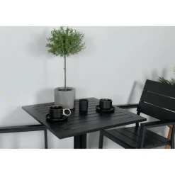 Parvekeryhmä Venture Home, 70x70cm Way-pöytä + 2 mustaa, pinottavaa Levels-tuolia