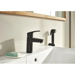 Pesuallashana bidé-suihkulla Grohe Eurosmart, mattamusta