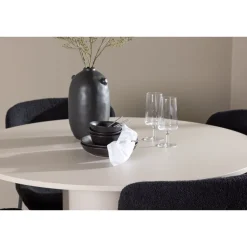 Pyöreä ruokailuryhmä Venture Home, Ø110cm Olivia-pöytä + 4 mustaa Modesto-tuolia, teddy