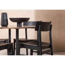 Ruokailuryhmä Venture Home, ⌀120cm Durango-pöytä + 4 mustaa Montros-tuolia