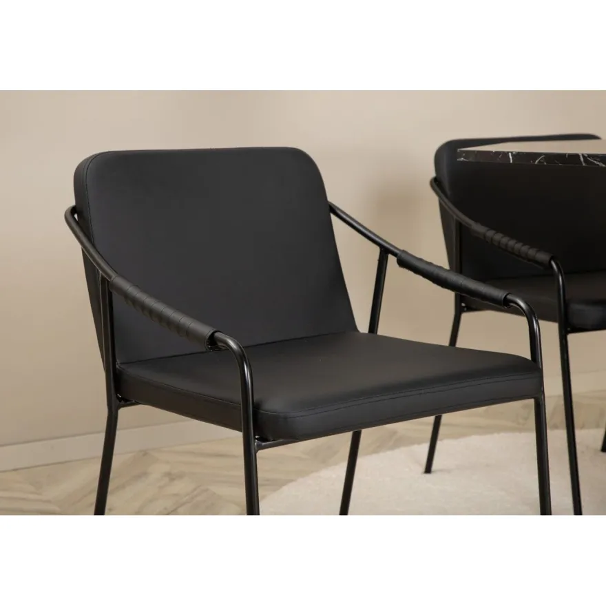 Ruokailuryhmä Venture Home, ⌀110cm musta Marbs-pöytä + 4 mustaa Tvist-tuolia