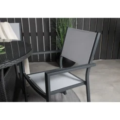 Ruokailuryhmä Venture Home, ø90cm musta Volta-pöytä + 4 pinottavaa Copacabana-tuolia