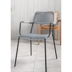 Ruokailuryhmä Venture Home, ø140cm Parma-pöytä + 4 harmaata Lindos-tuolia