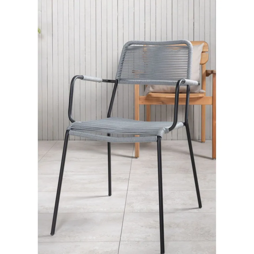 Ruokailuryhmä Venture Home, ø140cm Parma-pöytä + 4 harmaata Lindos-tuolia