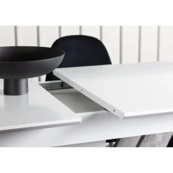 Ruokailuryhmä Venture Home, jatkettava Disa-pöytä + 4 mustaa Polar-tuolia