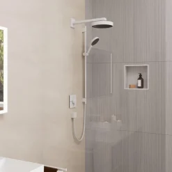 Suihkusetti Hansgrohe Rainfinity 130 3jet, suihkutanko S Puro 90 cm, liu'ulla ja Designflex-tekstiilisuihkuletkulla 160 cm, mattavalkoinen