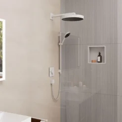 Suihkusetti Hansgrohe Rainfinity 130 3jet, suihkutanko S Puro 65 cm, liu'ulla ja Designflex-tekstiilisuihkuletkulla 160 cm, mattavalkoinen
