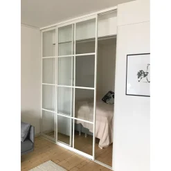 Tilanjakaja/liukuovi Mirror Line Ruudukko valkoinen kahdella ovella, matala malli, mittatilaus