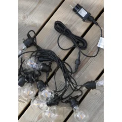 Valoketjun aloituspakkaus Markslöjd Link, 10 valoa 1900K himmennettävä IP44 jatkojohto ja muuntaja musta